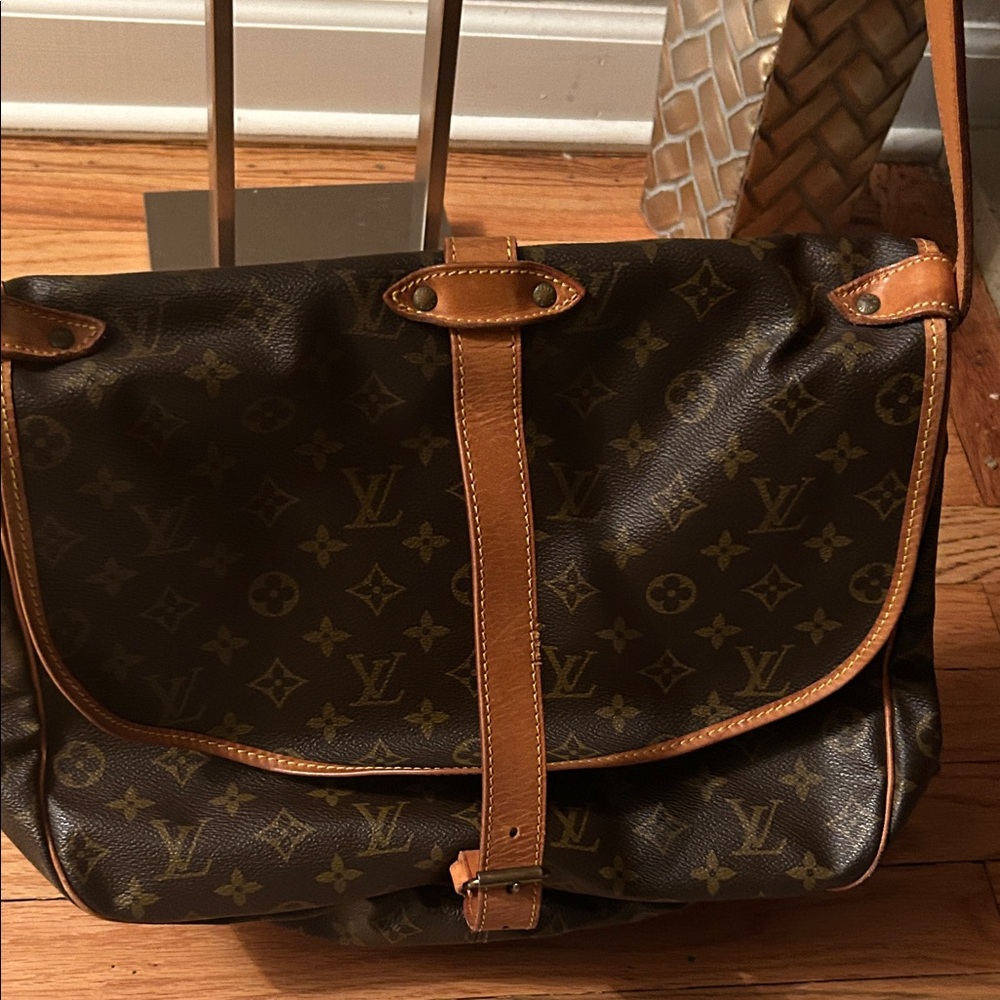 Authentic Louis Vuitton Brown Monogram Messenger Bag